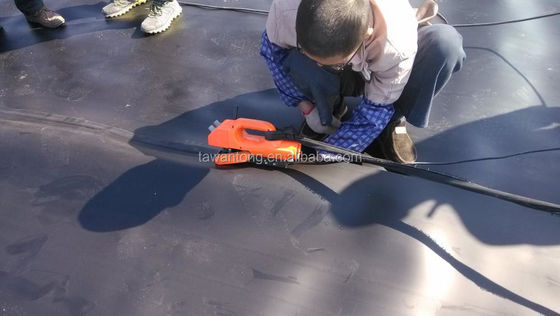 ASTM GRI-GM13 Standard Geomembrane Welding Machine for Aquaculture Industry Expansion