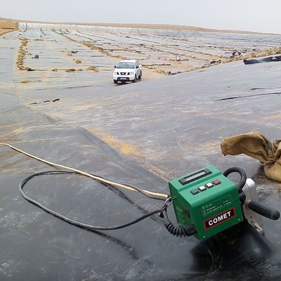 1.5mm HDPE Geomembrane for Artificial Lake Landscape River Levee Channel Onsite Training