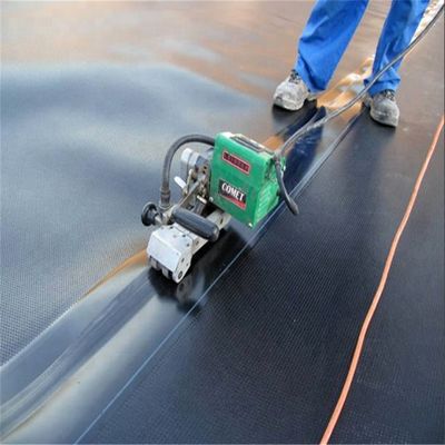 1800W PVC HDPE LDPE EVA Ecb PP Geomembrane Hot Wedge Welding Machine with 13kg Capacity